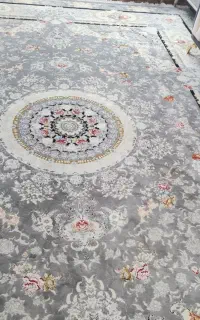 یک عدد قالی ۷۰۰ شانه 12 متری