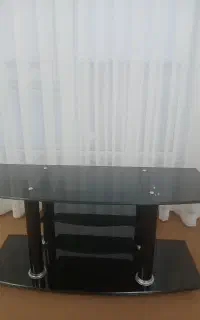 میزتلویزیون شیشه ای دودی رنگ