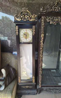 بوفه و ساعت ایستاده