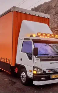 اتوباراطمینان بار همراه کار گر کامیون