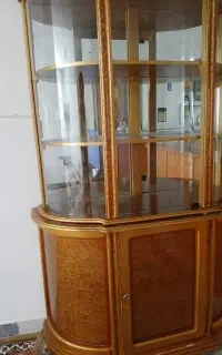 بوفه دو طبقه چوبی شیشه ای