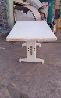 میز پلاستیکی