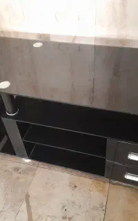 میز تلویزیون شیشه ای