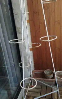 سه پایه (استند) گلدان