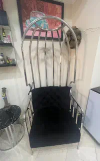 دو عدد صندلی قفسی به همراه یک کاناپه ۳ نفره