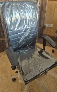 صندلی نو کاملا سالم