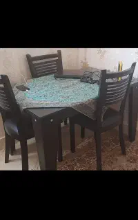 میز صندلی ۴ نفره در حد نو