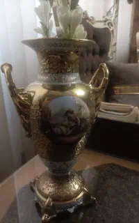 شیرینی خوری و یک عدد گلدان و یک عدد گلاب پاش