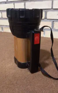 چراغ قوە شارژی بزرگ