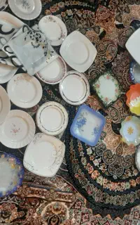 مقداری چینی قدیمی یکجا