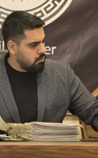 وکیل استراتژیست برای پرونده‌های مالی و کیفری