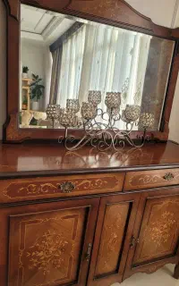 آیینه و کنسول تمیز .بعلت جابجایی بفروش میرسد