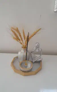 مجسمه ها گلدان ها  و ظروف پزیرایی