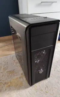 کیس گیمینگ و مانیتور