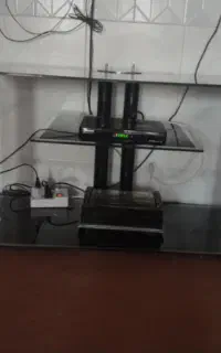 میز مدیریت و مقداری وسایل دیگر