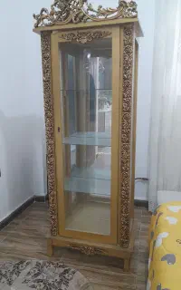 ویترین رنگ طلایی