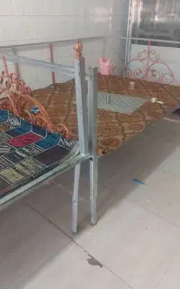 تخت آهنی بزرگ