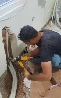 لوله کشی آب گاز  نصب پمپ آب جوشکاری اهنگری تخریب