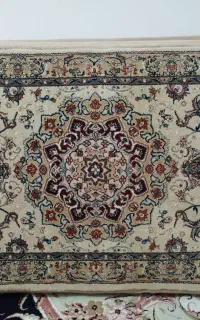 پشتی فرشی(ماشینی) در حد نو کاملا سالم بدون زدگی