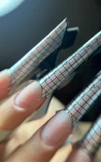 آموزش خدمات ناخن (لاین پودر فقط۳۸۰۰)