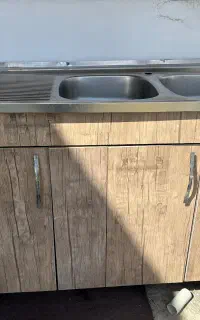 سینک و کابینت.