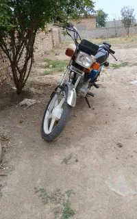 یک دستگاه متور سیکلت 125 درحد نو