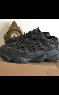 Yeezy 500 carbon black 42