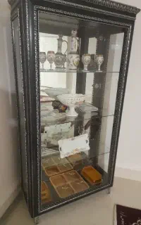 بوفه  کنار سالنی