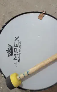 تبل  با صدای بلند