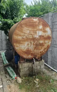منبع آب فلزی