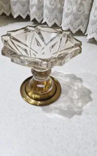 ظرف پایه دار