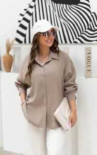 فروشنده خانم. جهت فروشگاه پوشاک