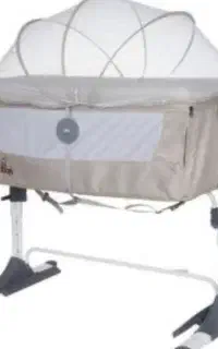 تخت کنار مادر