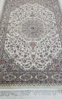 یک تخته فرش6 متری تمام نخ کرم رنگ