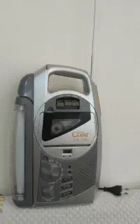 ساعت رادیوضبط چندکاره شارژی