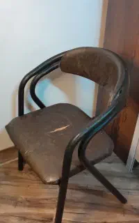 صندلی ۶۰۰