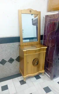 اینه کنسول طلایی رنگ