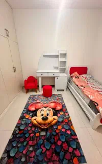 تخت و میز تحریر