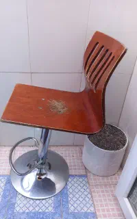صندلی چوبی پایه فلزی