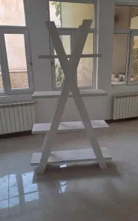 استند چوبی سفید رنگ