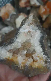 سنگ کلکسیونی کوارتز بصورت عمده