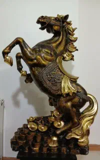 فروش یک عدداسب تزئینی پلیسترماندگاری رنگ بسیارزیبا