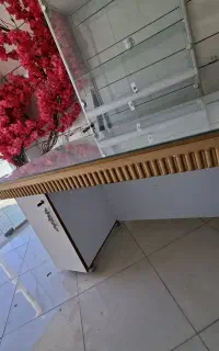 میز مخصوص سالن زیبایی و میز مدیریت