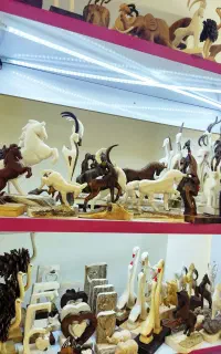 تولیدی عمده و مونتاژ کار مجسمه چوبی و صنایع چوبی