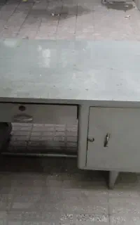میز فلزی