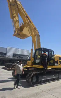 بیل مکانیکی و انواع ماشین آلات