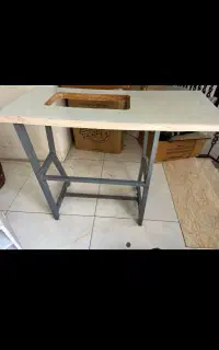 میزچرخ خیاطی کاملا سالم
