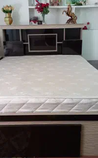 فروش تخت ۲نفره به همراه تشک و میز ارایشی