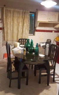 فروش میز صندلی پنج نفره زیر قیمت به علت جابجایی