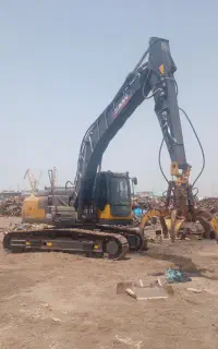راننده چنگ بیل مکانیکی